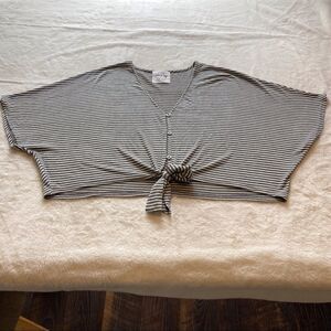 Sadie & Sage Cropped Gray and White Striped Top Size Large